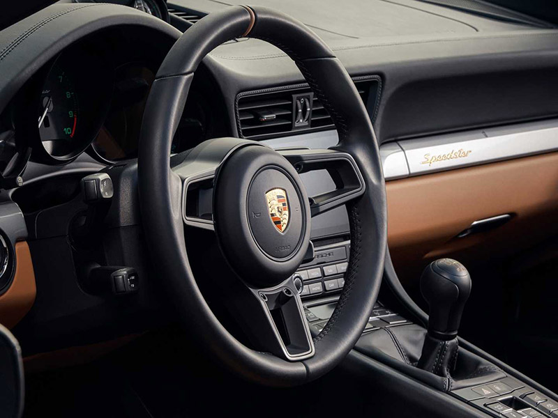 بورش تكشف عن تكلفة طراز "911 سبيدستر"